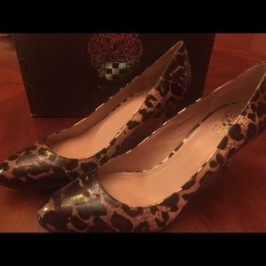 Brand New. Vince Camuto Cheetah Print Pumps.